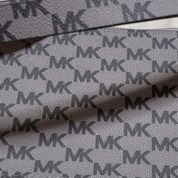 MICHAEL KORS MK Logo Chain Belt Bag Waist Pack Gray Silver Chain CLASSIC STYLE!! - Picture 4 of 5
